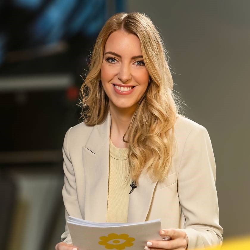 Bild von Juliane Ahrer, Moderatorin, Journalistin und Produzentin.