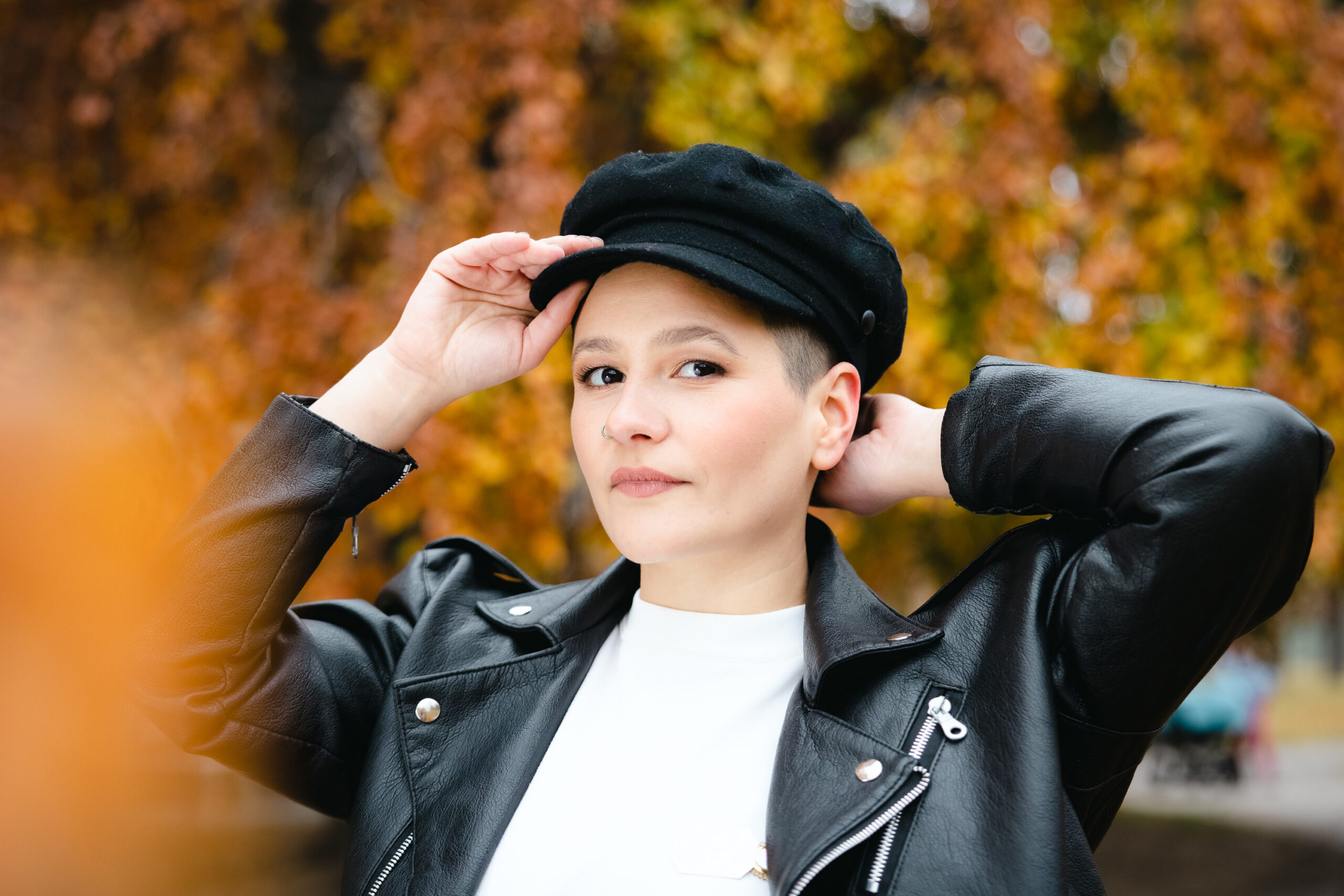 Bild von Simay Zwerger, Moderatorin, Mediengründerin und Drag Quing.