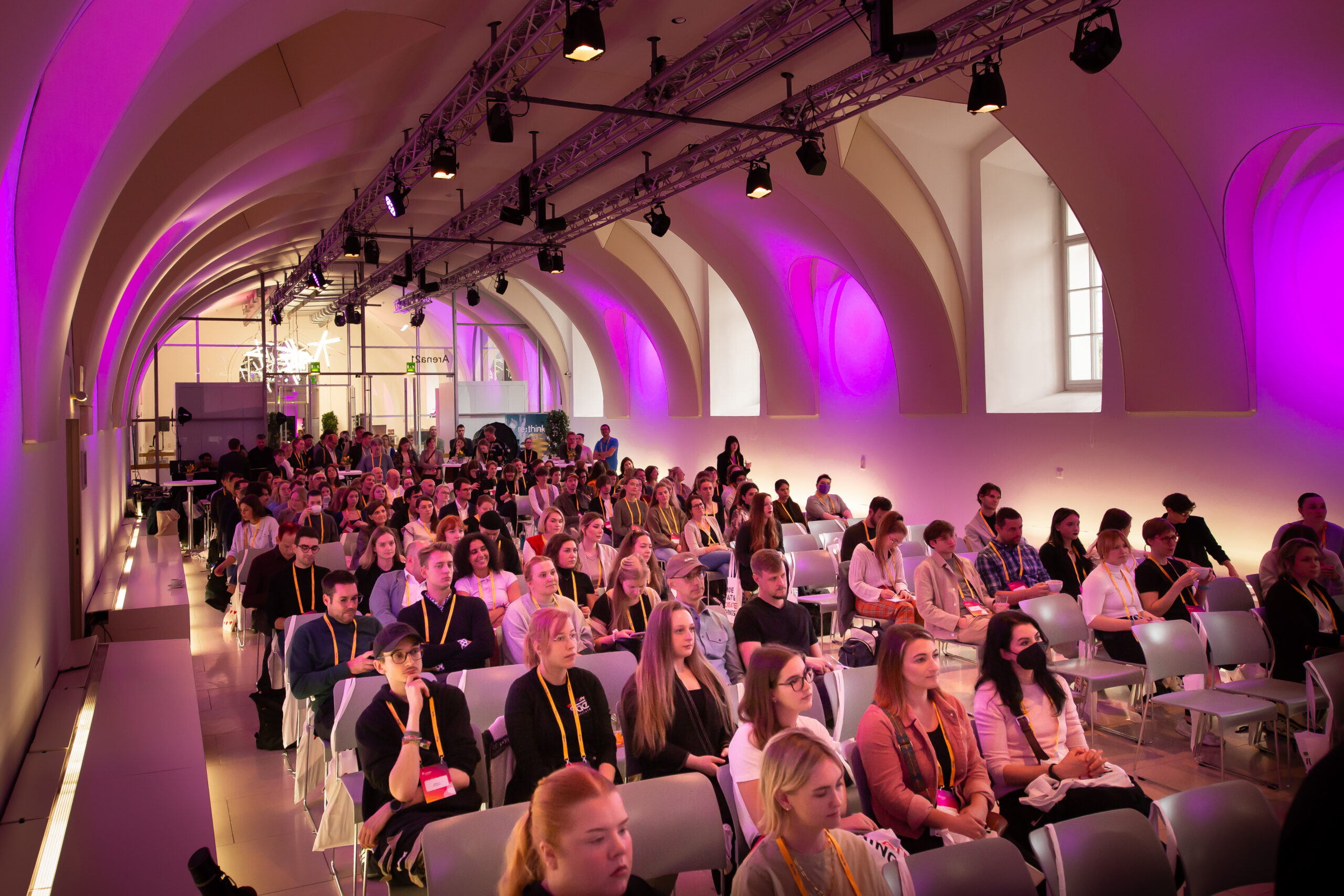 Publikum in der MainStage bei re:think media 2024